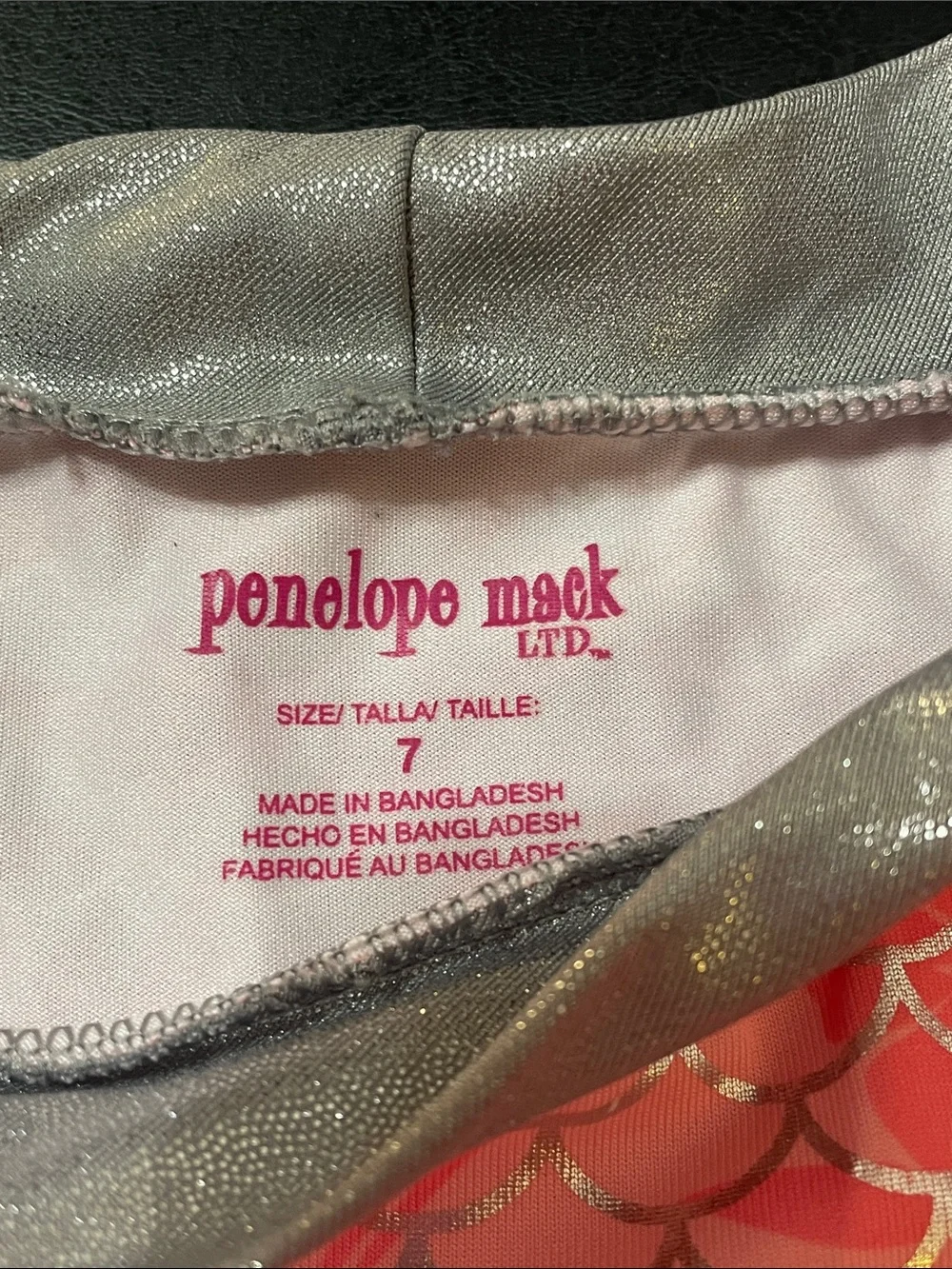 Penelope Mack Coral Pink Mermaid Scale Rash Guard Bikini Set like new Sz. 7
